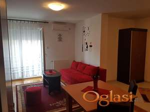 Odlična nameštena garsonjera u srcu grada!